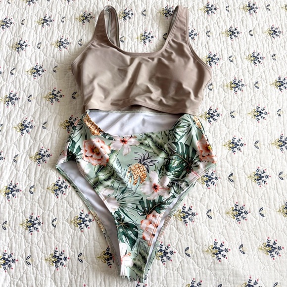 Other - Print Cut-out One Piece Swimsuit Women’s Size Medium